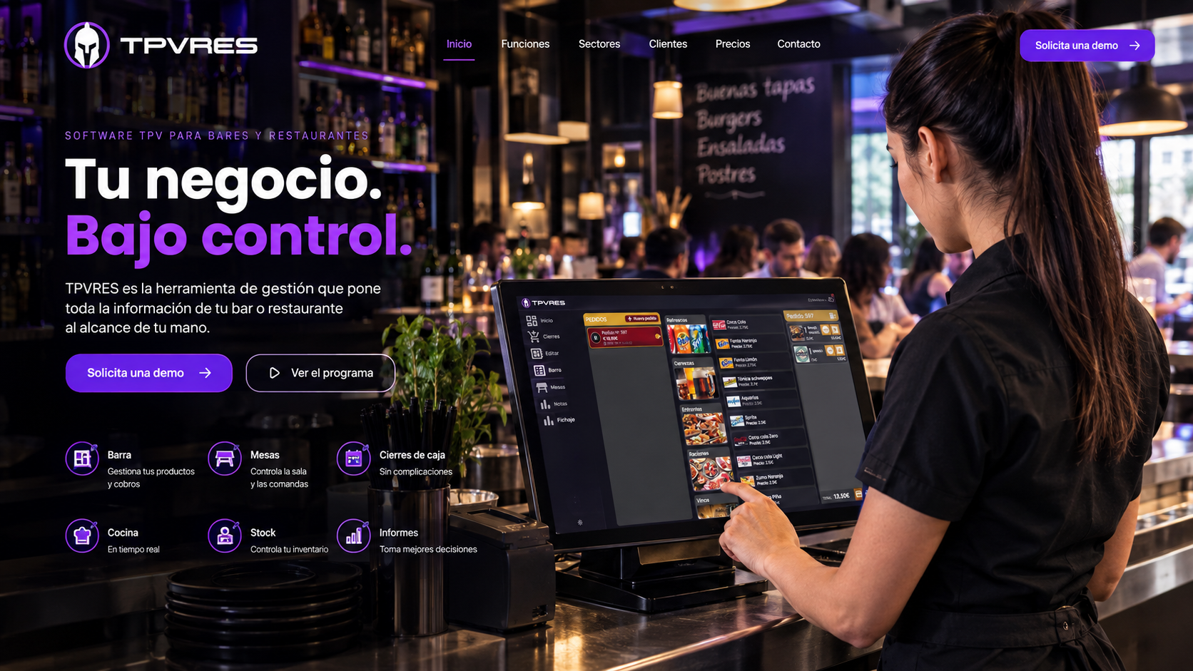 Profesional de hostelería utilizando TPVRES
